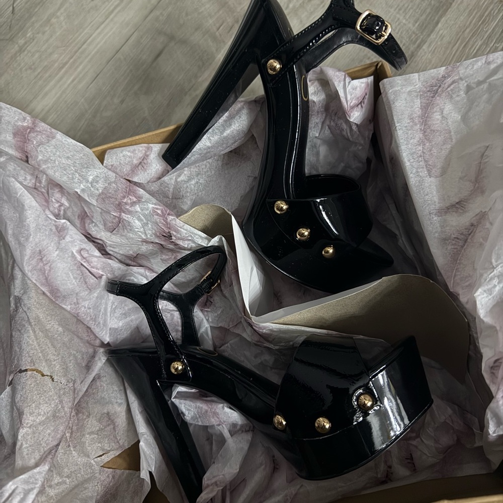 Jessica Simpson pumps